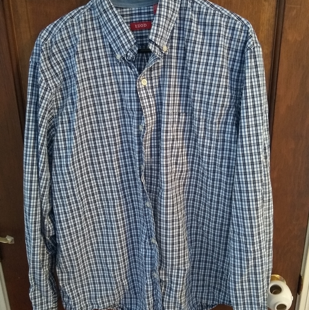 🔴 3 for $15🔴 Mens Izod button down shirt
